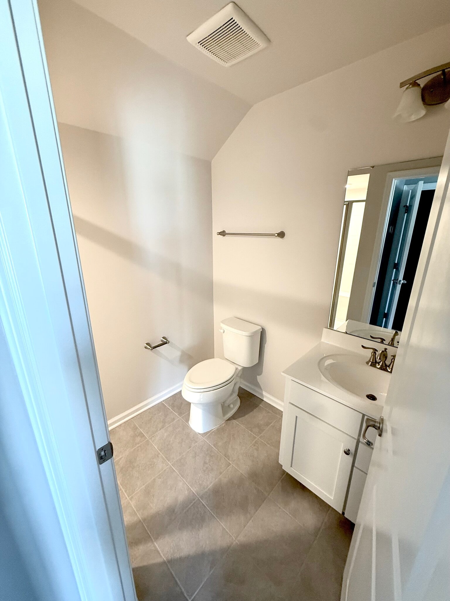 3rd full bathroom - 5907 Duvel St