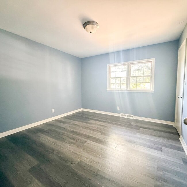 Building Photo - Updated 3-Bedroom with Bonus Room, Deck & Screened-In Porch