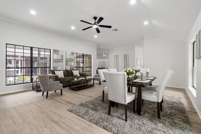 Building Photo - 10 Autumn Oaks Dr