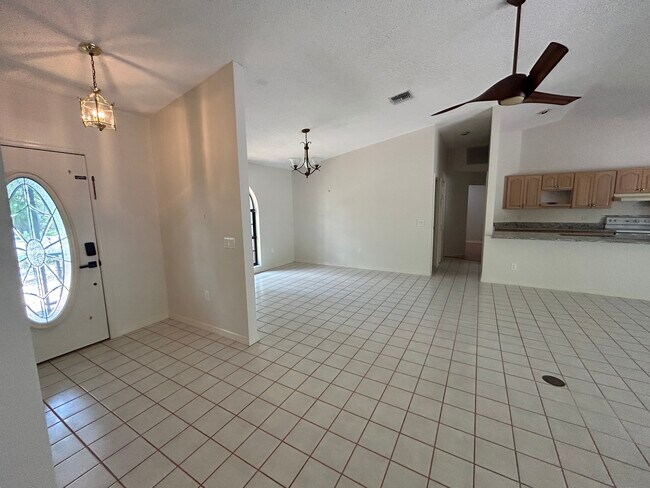 Building Photo - 4137 Woodview Dr