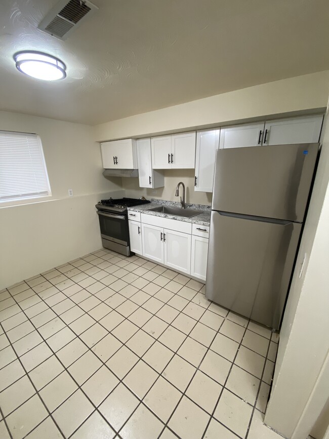 Building Photo - 14 Karnes St