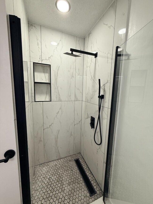 Building Photo - 13186 Thrush St