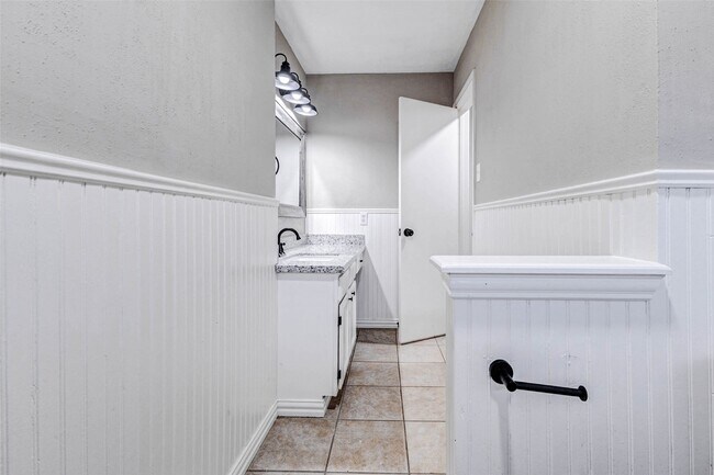 Building Photo - 6715 Liberty Valley Dr