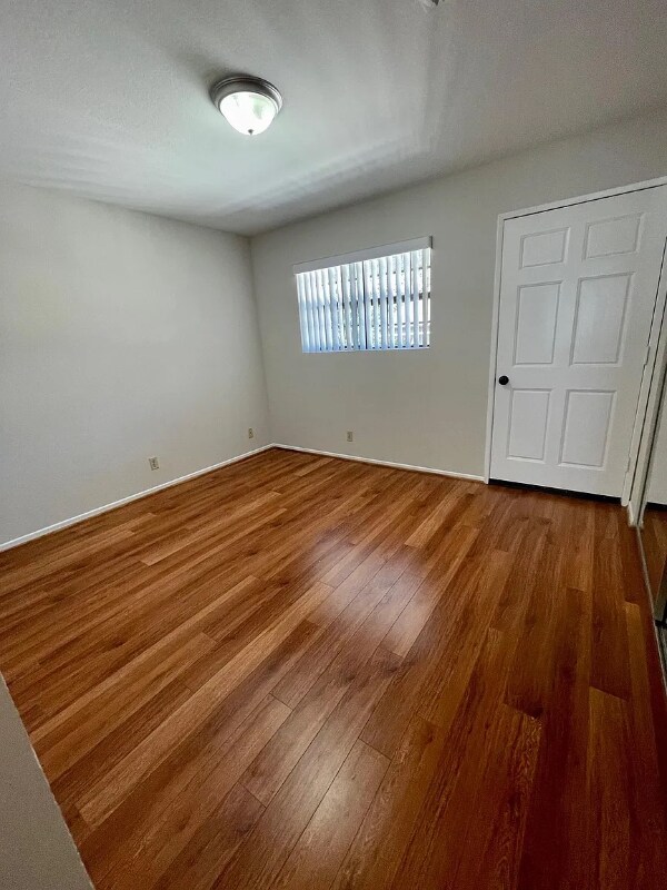 Building Photo - 514 E Valencia Ave