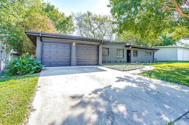 Building Photo - Fully Renovated Home in Desirable Fort Wor...