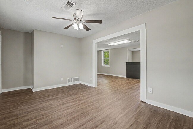 Building Photo - 246 Anderson Rd