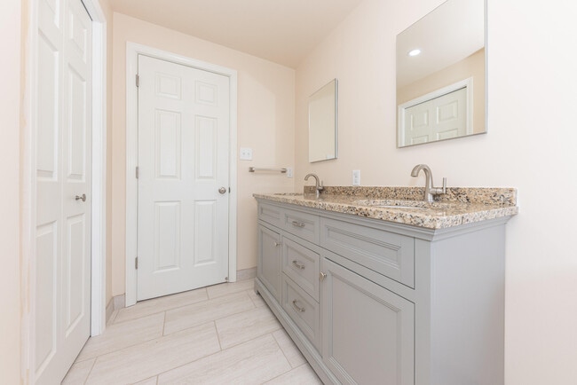 Building Photo - 1520 Traver Rd