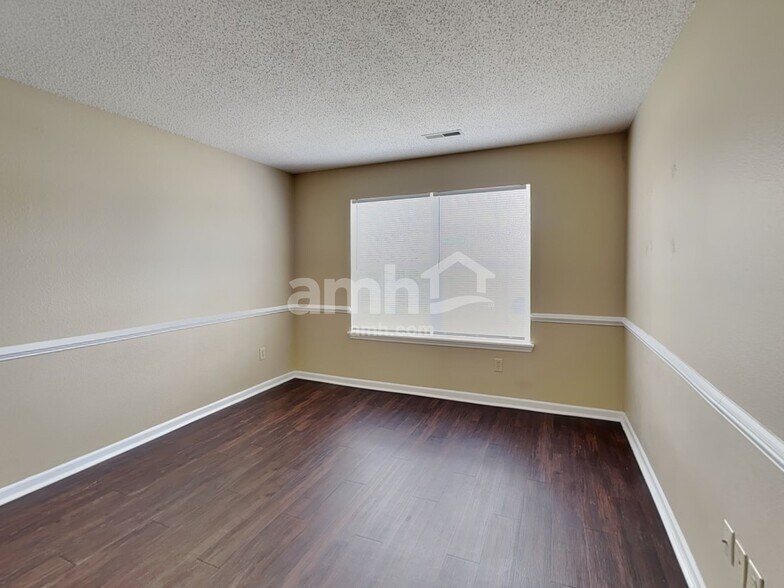 Building Photo - 151 E Pine Ridge Dr