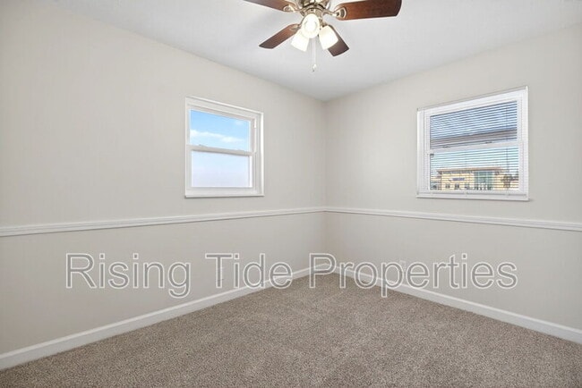 Building Photo - 1937 N Sunny Ridge Rd