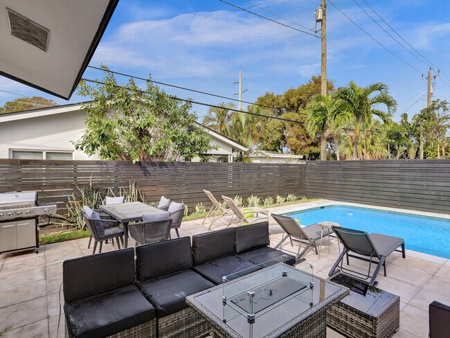 Building Photo - 5501 NE 18th Terrace