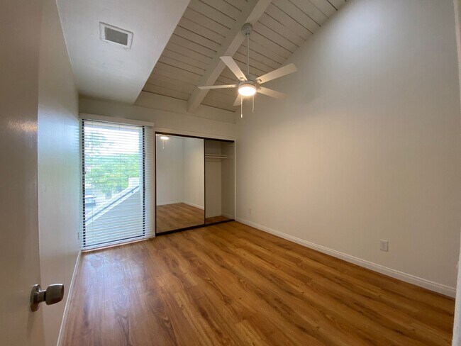 Building Photo - Lovely 2 Bedroom, 2 Bathroom Condo!