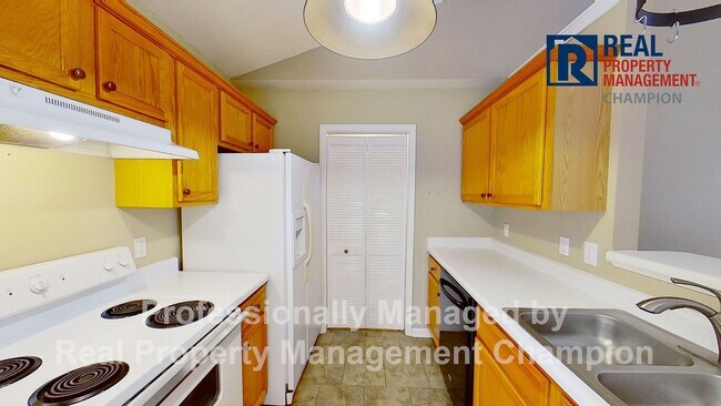 Building Photo - 811 Grathwol Dr