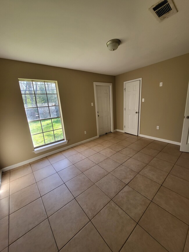 Building Photo - 9628 El Scott Ave