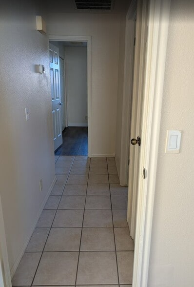 Building Photo - 1075 N 1400 W