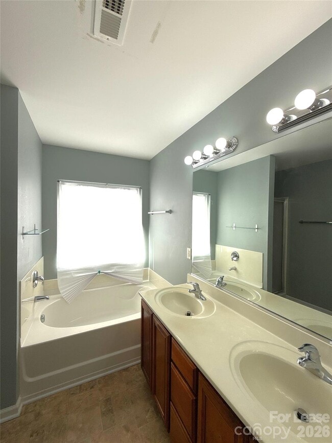 Building Photo - 7023 Brighton Park Dr