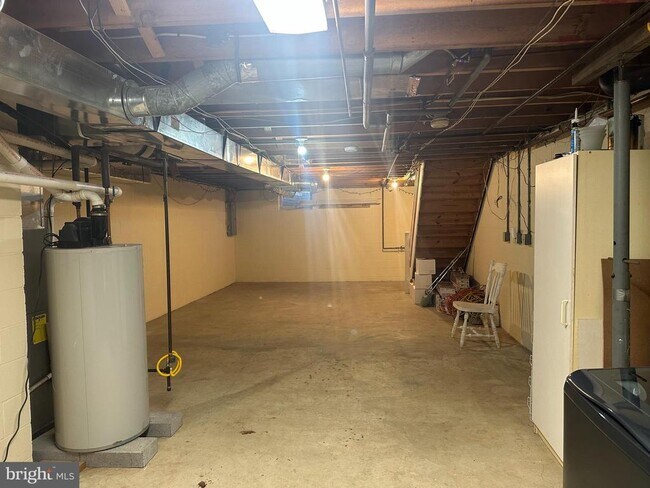 Building Photo - 223 E 8th Ave