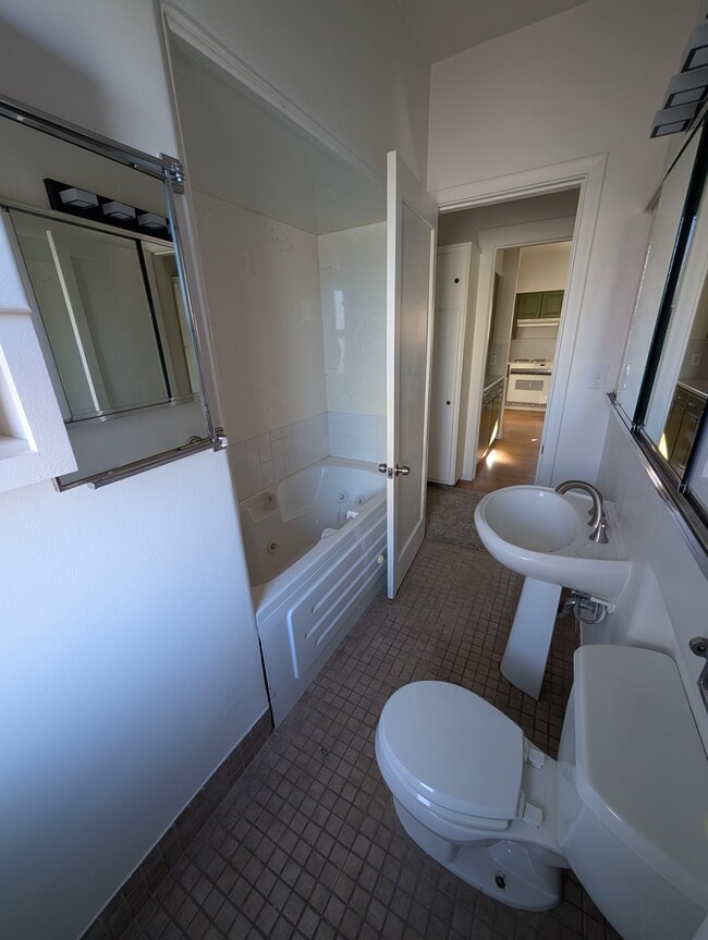 Building Photo - 225 N Main St