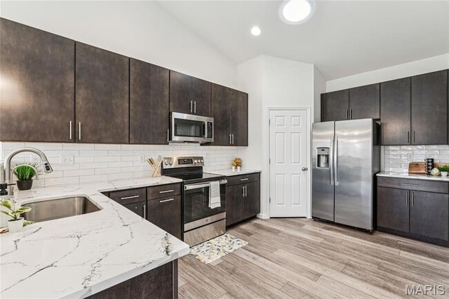 Building Photo - 168 Hidden Bluffs Dr