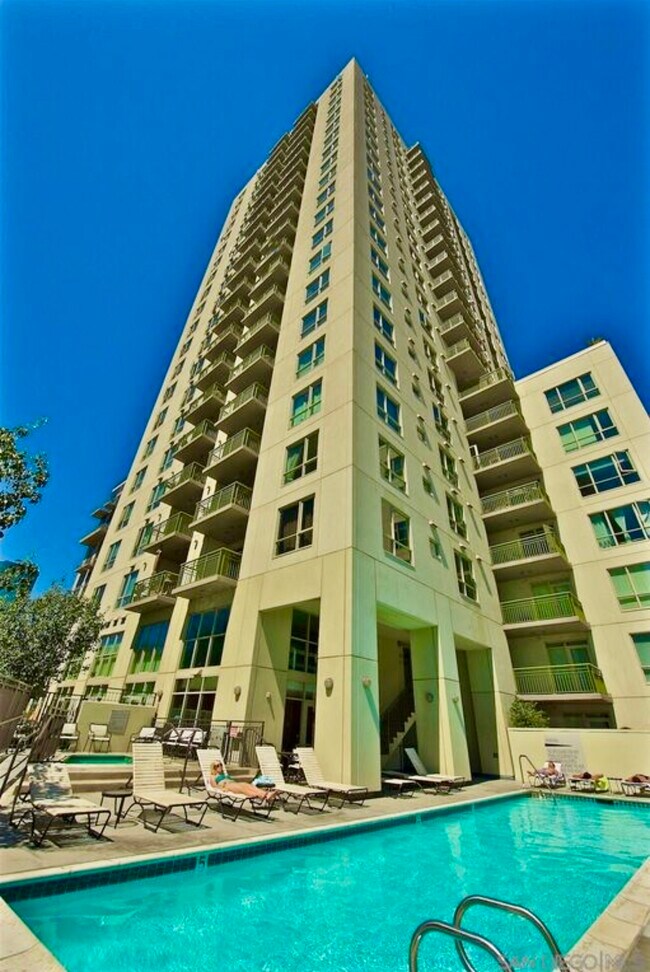 Outdoor Space - 1240 India St