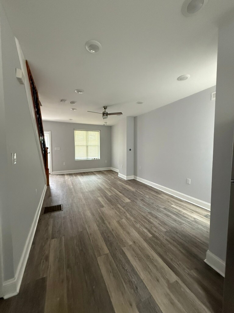 Building Photo - 5411 Spring St