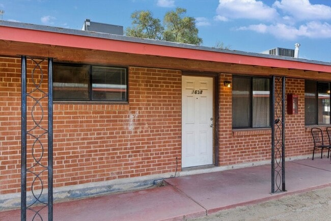 Building Photo - 1638 N Beverly Ave