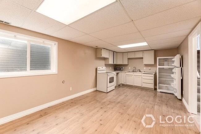 Building Photo - Gorgeous Home in Sandy!