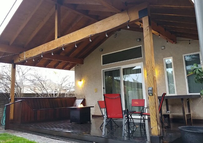 Building Photo - Large house on Art st!