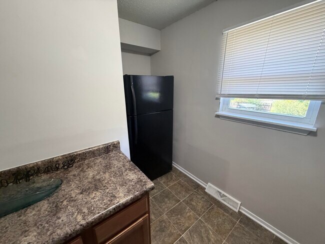 Building Photo - 205 Wheaton Ct