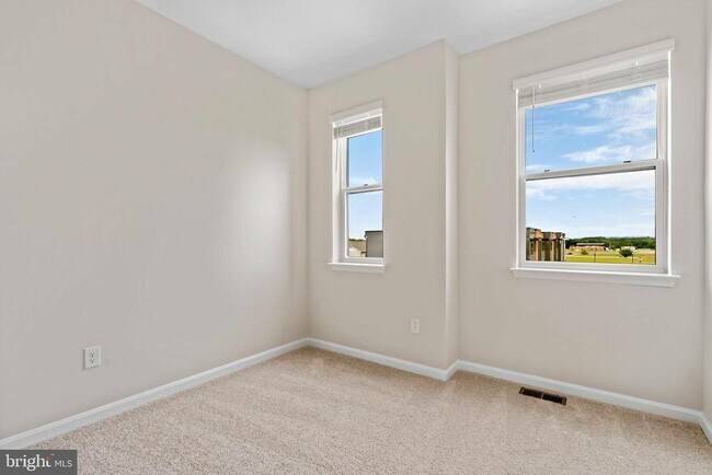 Building Photo - 808 Creekway Dr