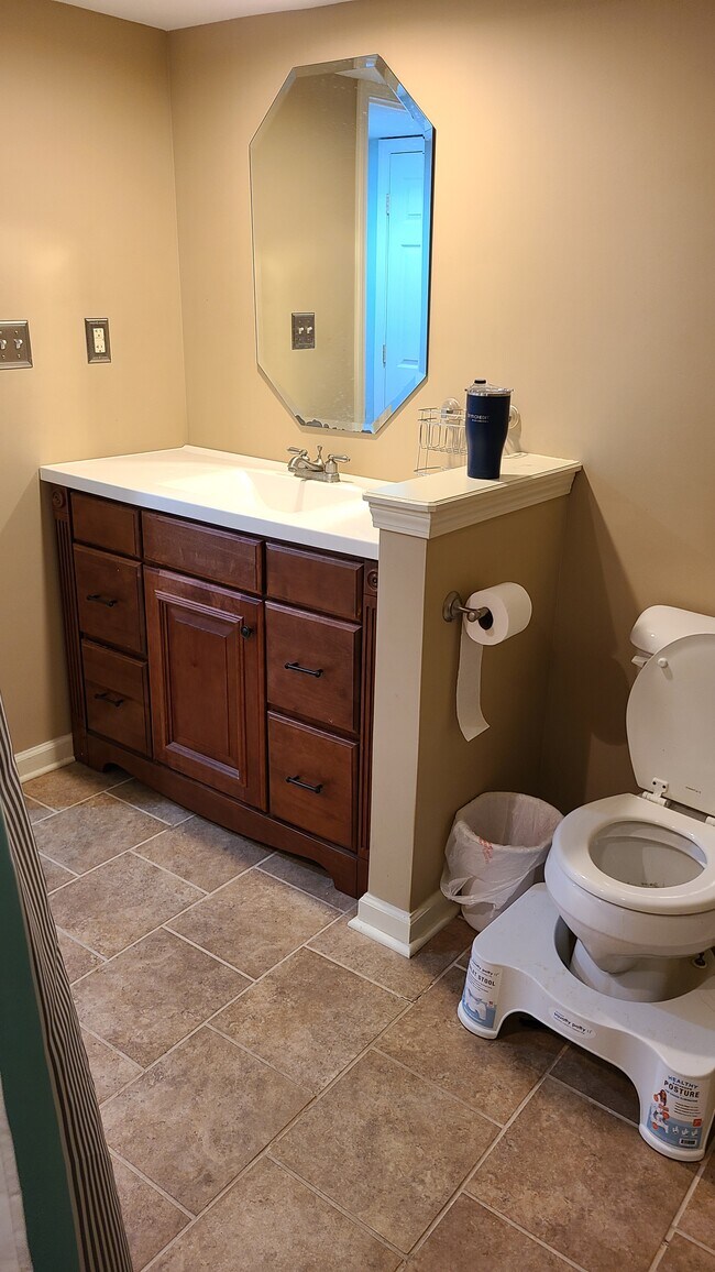 Building Photo - 406 Old Towne Rd