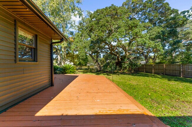 Building Photo - 774 Creekside Dr