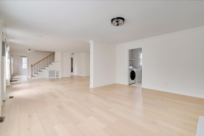Building Photo - 2437 Tilghman Cir