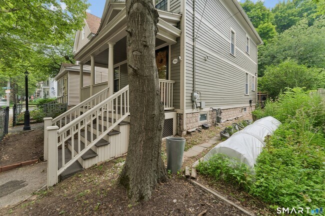 Building Photo - 653 Winchester Ave