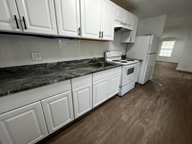 Building Photo - 101 NW 13th Ave