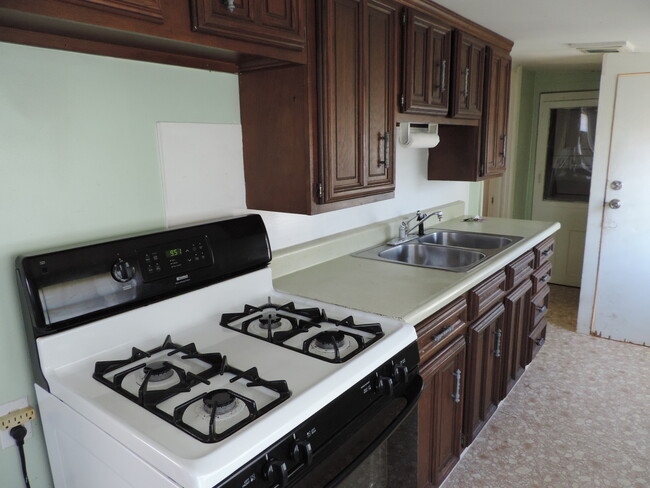 Building Photo - 108 S College St