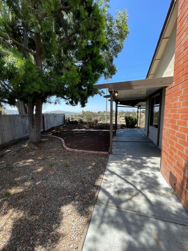 Building Photo - Terrific 3Br +/2Ba Single story house with...