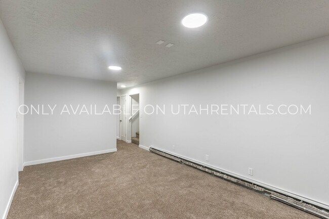 Building Photo - 1855 N 550 W