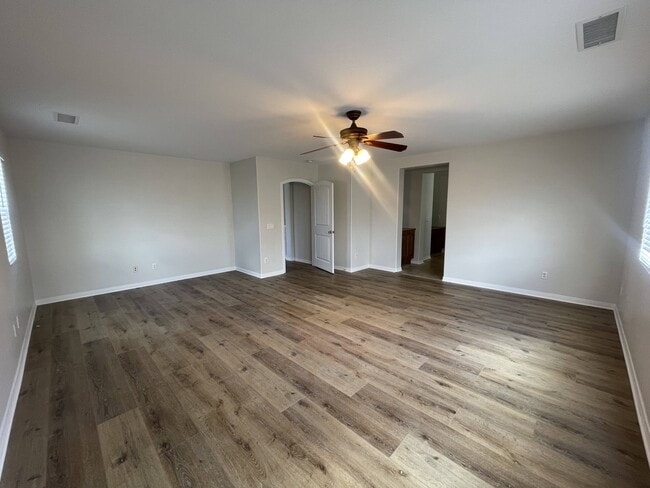 Building Photo - 37280 Parkway Dr