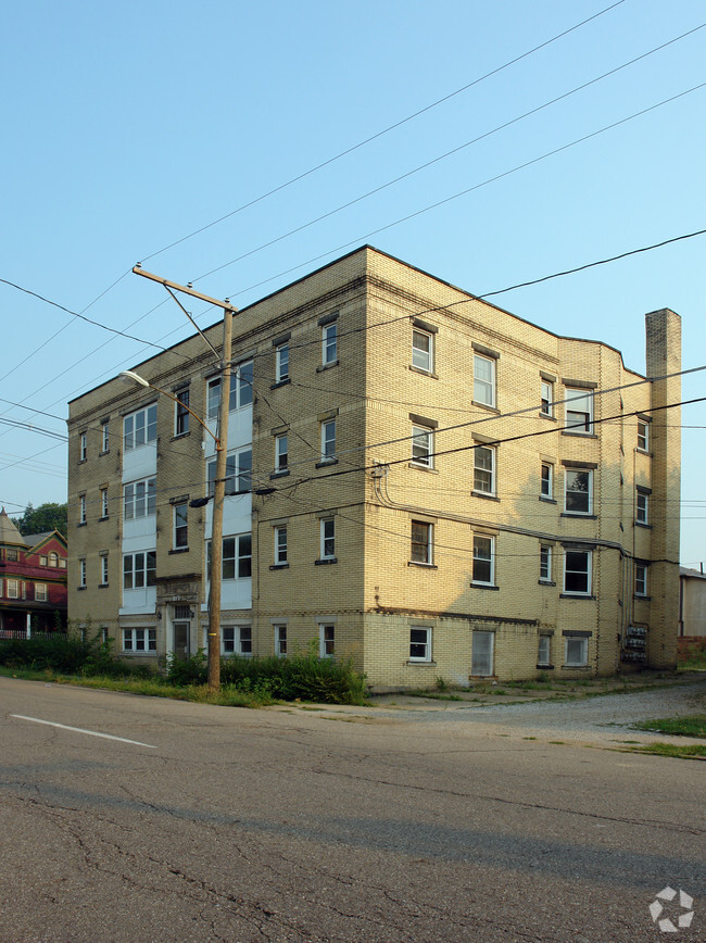 Building Photo - 817 5th St NW