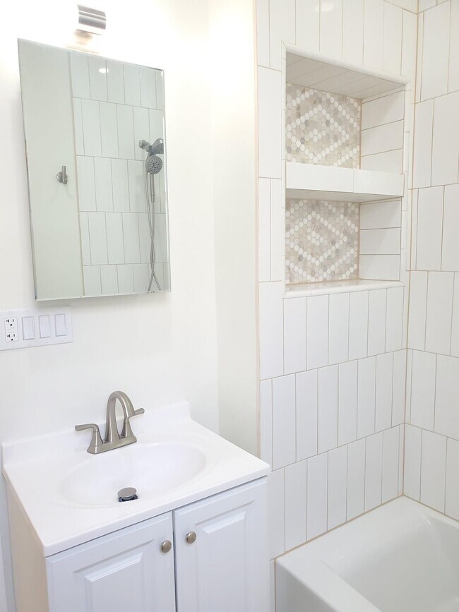 Building Photo - 376 Van Nostrand Ave