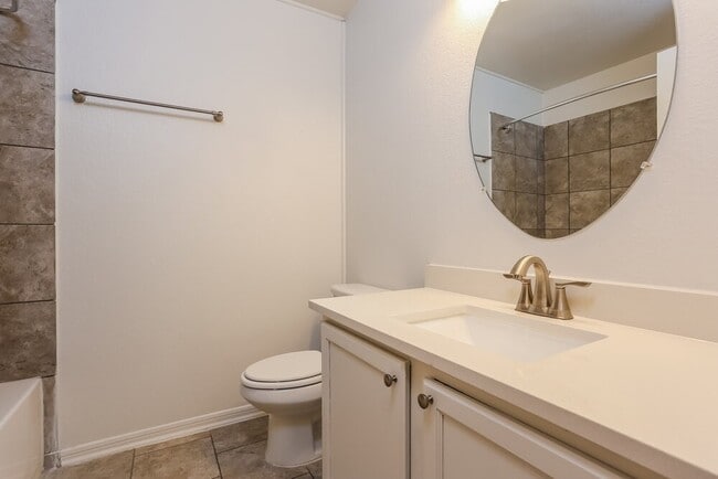 Building Photo - 1401 Oregon St