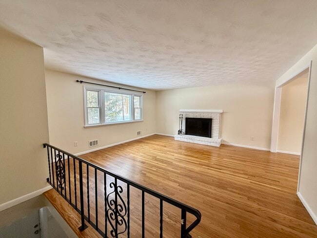 Building Photo - 27 Ledgewood Rd