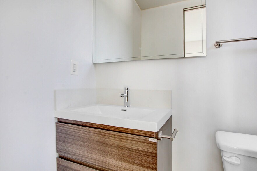 Building Photo - 5407 Huntington Dr N