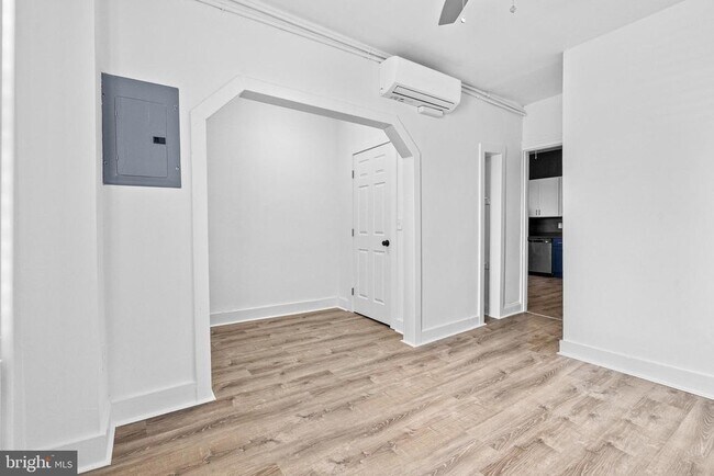 Building Photo - 1308 W Lexington St