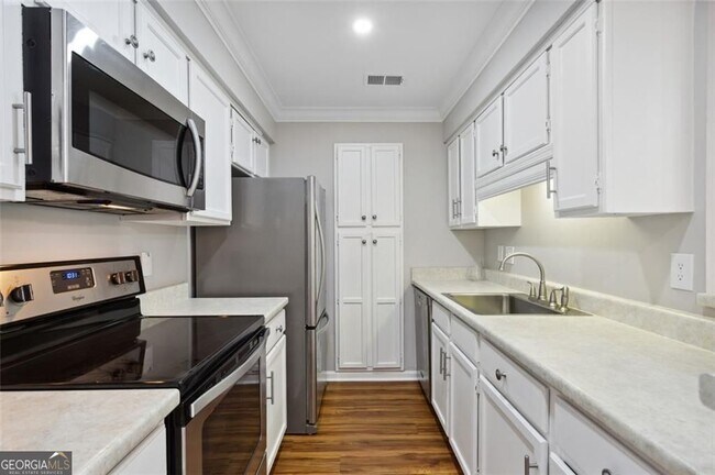 Building Photo - 23214 Plantation Dr NE