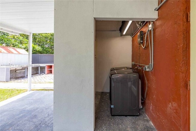Building Photo - 3230 NW 171st Ter # House MIAMI GARDENS, F...