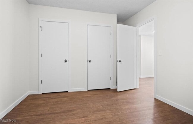 Building Photo - 1277 W 67th St