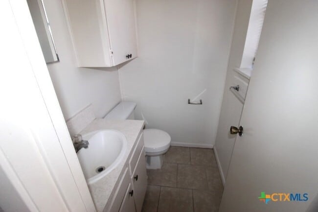 Building Photo - 803 Michelle Dr