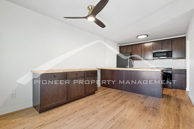 Building Photo - 8762 Chase Dr
