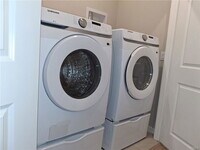 Building Photo - 109 S Laxore St